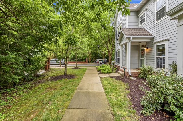 817 Hobbit Ln, Nashville, TN 37211