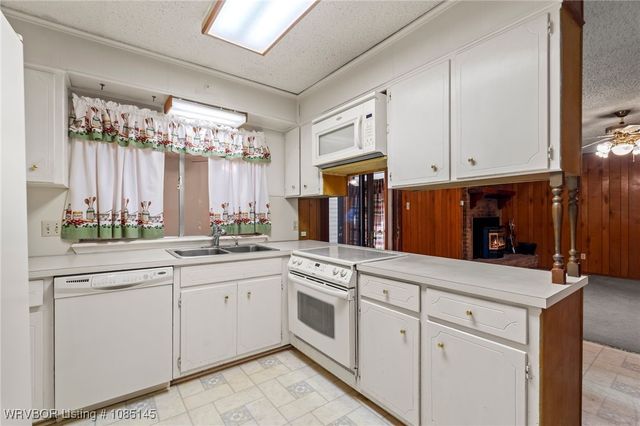 611 Honeysuckle Lane, Greenwood, AR 72936