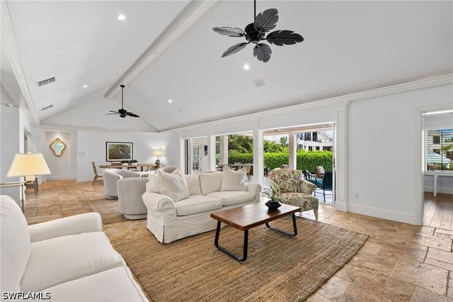 2201 Beacon LN, Naples, FL 34103