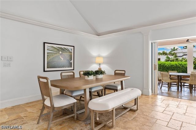 2201 Beacon LN, Naples, FL 34103
