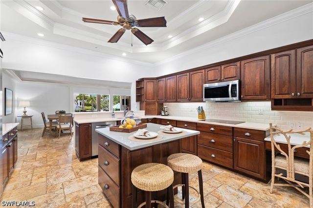 2201 Beacon LN, Naples, FL 34103