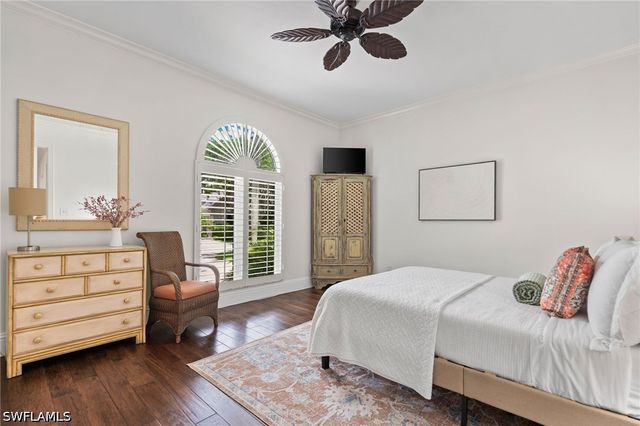2201 Beacon LN, Naples, FL 34103