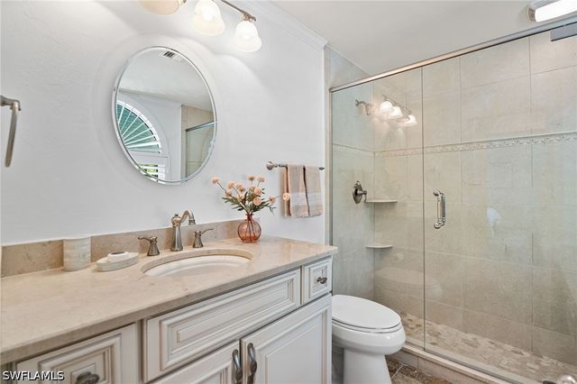 2201 Beacon LN, Naples, FL 34103