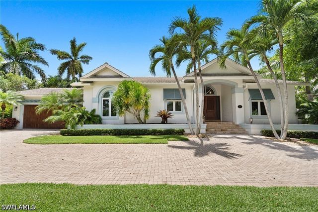 2201 Beacon LN, Naples, FL 34103