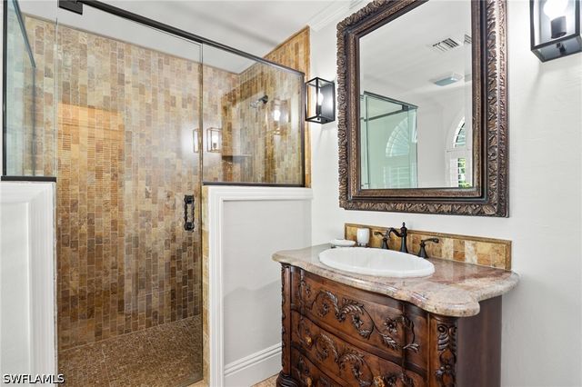 2201 Beacon LN, Naples, FL 34103