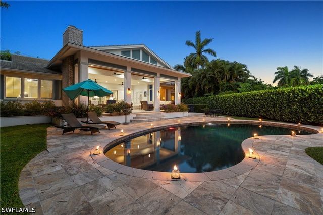 2201 Beacon LN, Naples, FL 34103