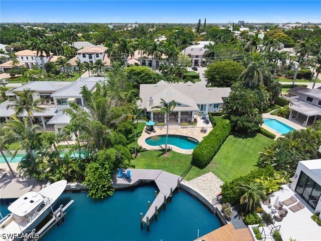 2201 Beacon LN, Naples, FL 34103