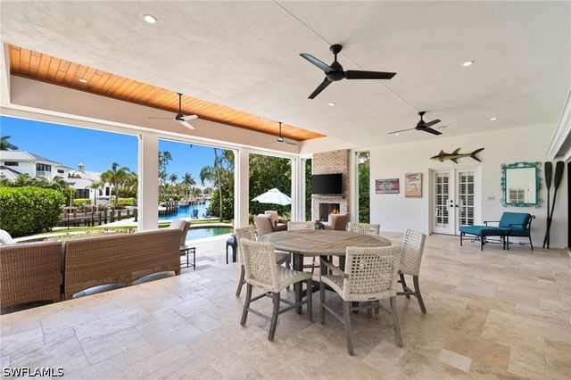 2201 Beacon LN, Naples, FL 34103