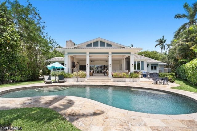 2201 Beacon LN, Naples, FL 34103