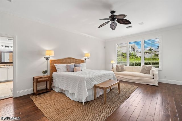 2201 Beacon LN, Naples, FL 34103