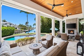 2201 Beacon LN, Naples, FL 34103