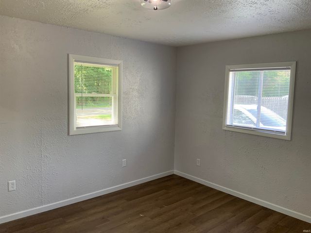 50632 Kenilworth Road, South Bend, IN 46637