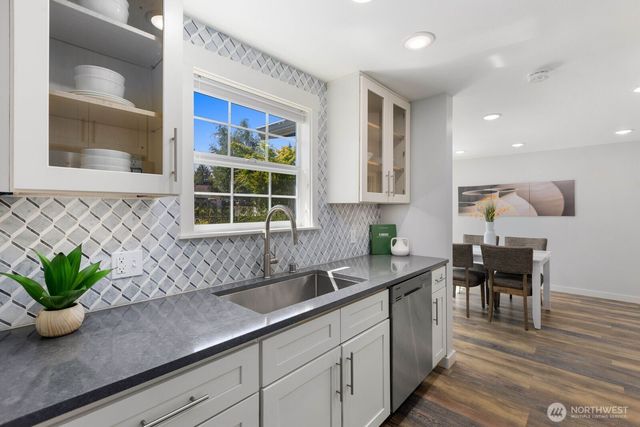 11516 8th Avenue NE, Seattle, WA 98125
