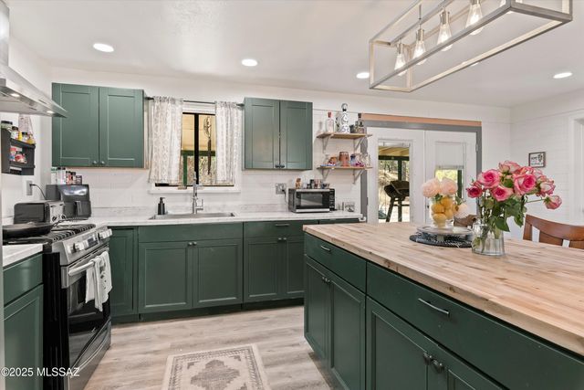 540 N Redbud Place, Oracle, AZ 85623