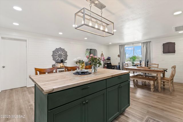 540 N Redbud Place, Oracle, AZ 85623