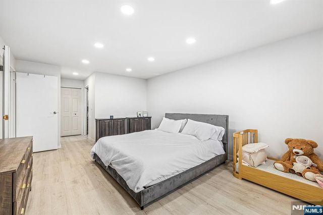 427 Harmon Cove Tower, Secaucus, NJ 07094