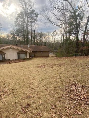 1390 Heatherland Drive SW, Atlanta, GA 30331