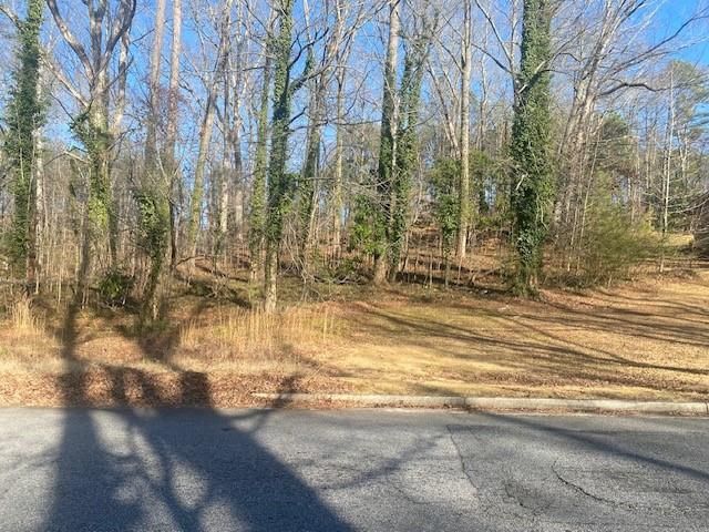 1390 Heatherland Drive SW, Atlanta, GA 30331