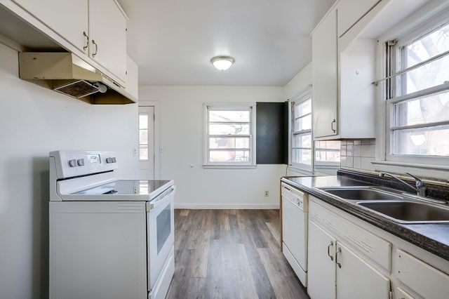 208 S Stearns, Haysville, KS 67060