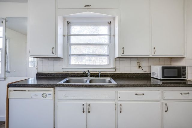 208 S Stearns, Haysville, KS 67060