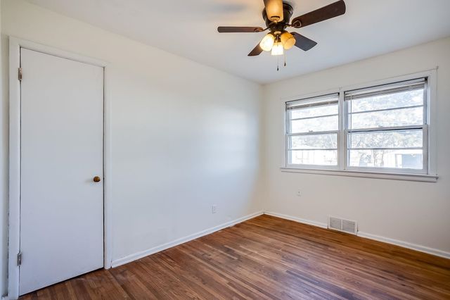 208 S Stearns, Haysville, KS 67060