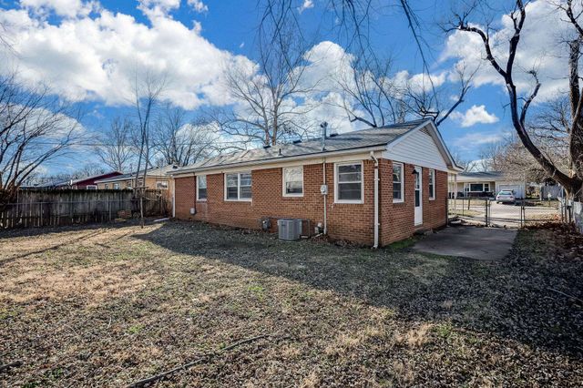 208 S Stearns, Haysville, KS 67060