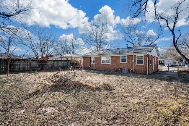 208 S Stearns, Haysville, KS 67060