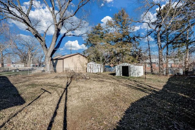 208 S Stearns, Haysville, KS 67060