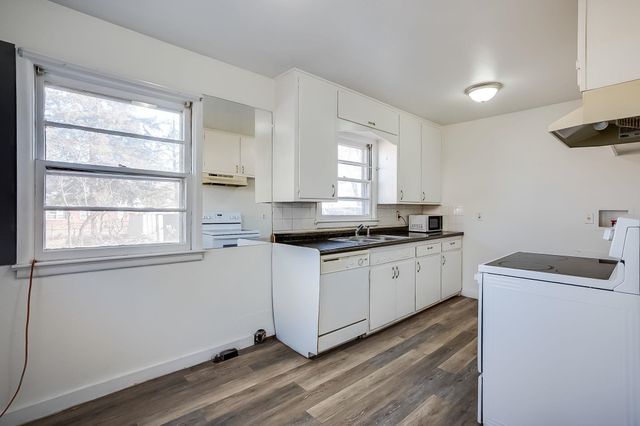 208 S Stearns, Haysville, KS 67060