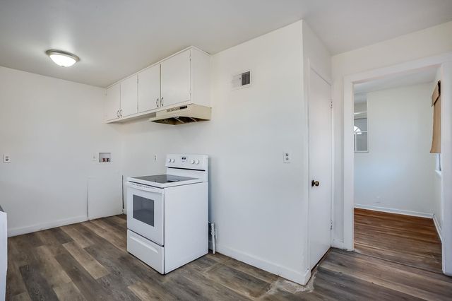 208 S Stearns, Haysville, KS 67060