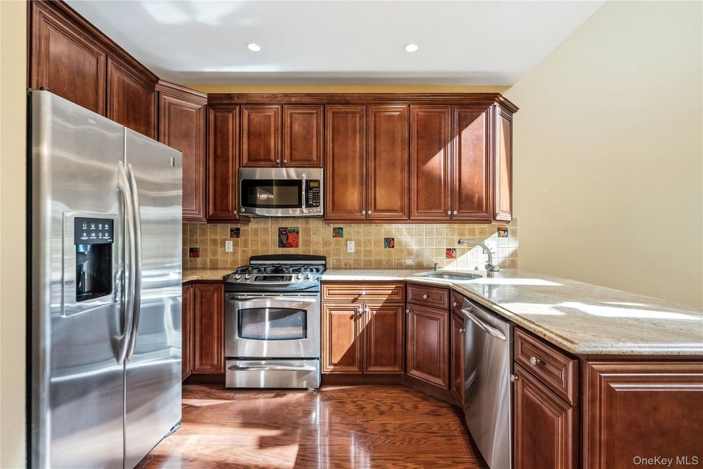 193 Pond View Drive, Port Washington, NY 11050 — photo 5