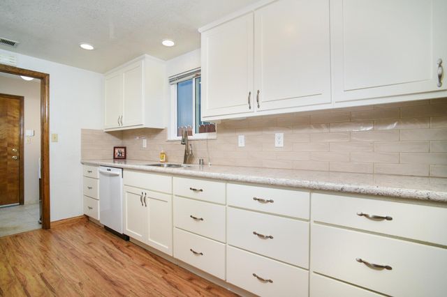 1208 Rose Tree Way, Sacramento, CA 95831