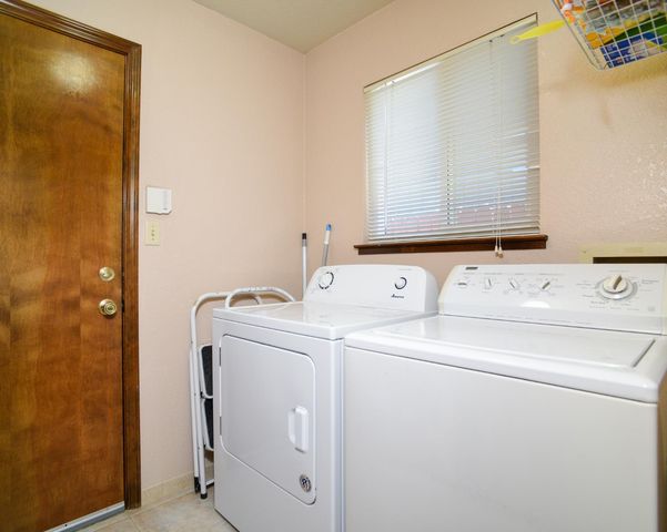 1208 Rose Tree Way, Sacramento, CA 95831