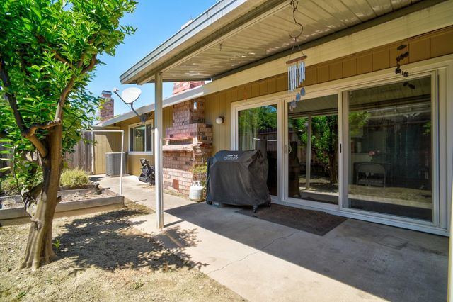 1208 Rose Tree Way, Sacramento, CA 95831