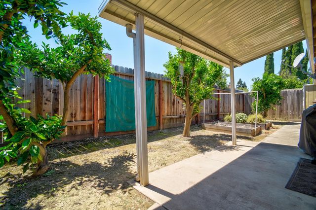 1208 Rose Tree Way, Sacramento, CA 95831