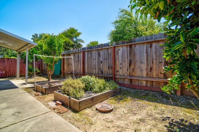1208 Rose Tree Way, Sacramento, CA 95831