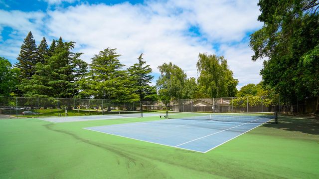 1208 Rose Tree Way, Sacramento, CA 95831