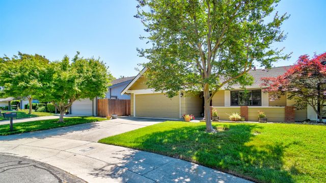 1208 Rose Tree Way, Sacramento, CA 95831
