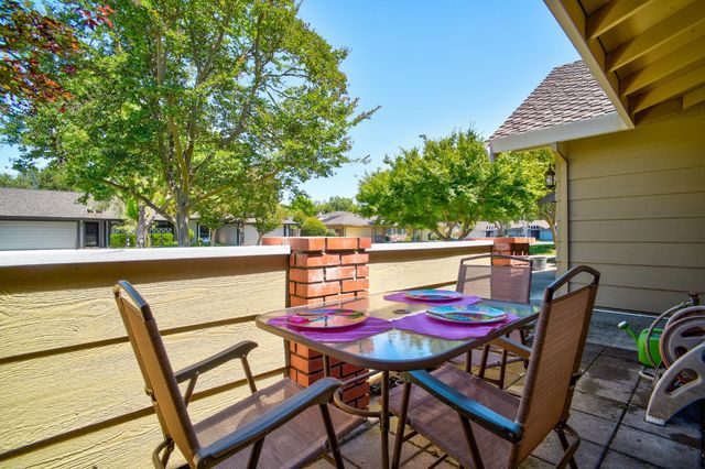 1208 Rose Tree Way, Sacramento, CA 95831