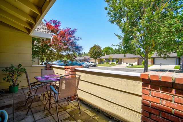 1208 Rose Tree Way, Sacramento, CA 95831