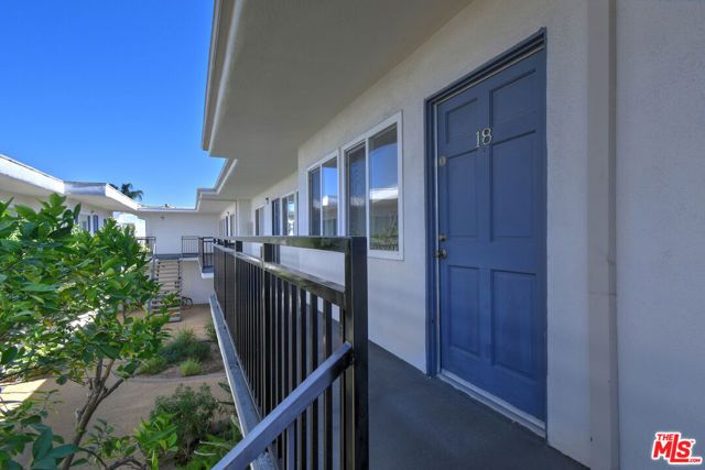 9301 Darby Avenue, Northridge (los Angeles), CA 91325