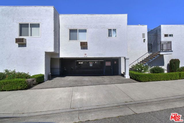 9301 Darby Avenue, Northridge (los Angeles), CA 91325