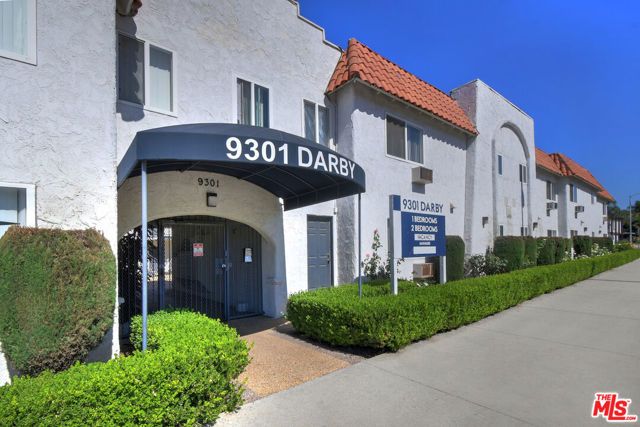 9301 Darby Avenue, Northridge (los Angeles), CA 91325