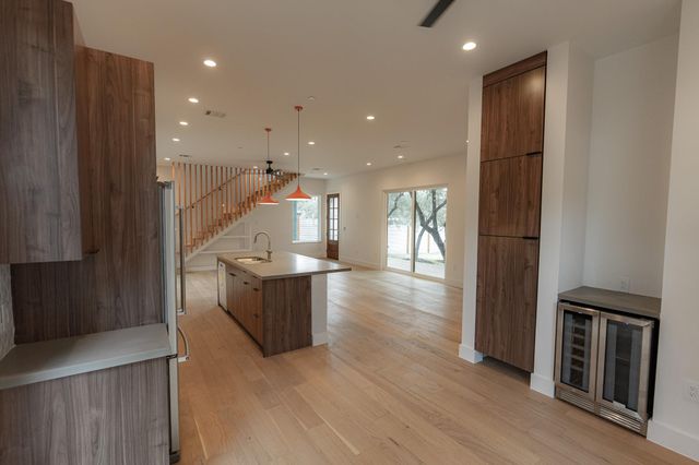 1301 Minnie DR, Austin, TX 78732