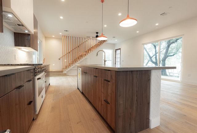 1301 Minnie DR, Austin, TX 78732