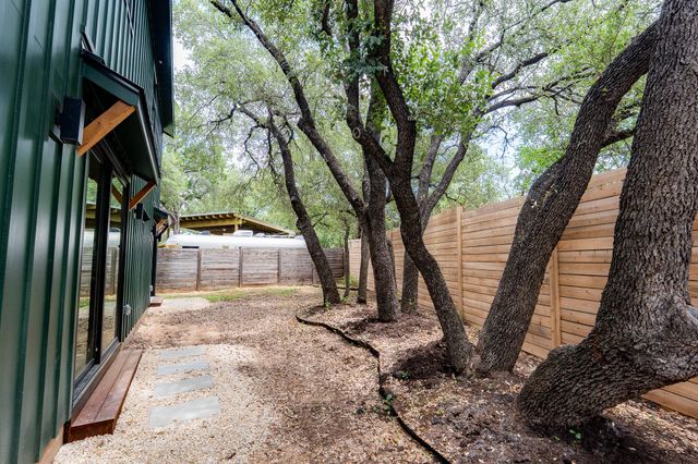 1301 Minnie DR, Austin, TX 78732