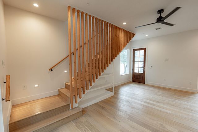 1301 Minnie DR, Austin, TX 78732