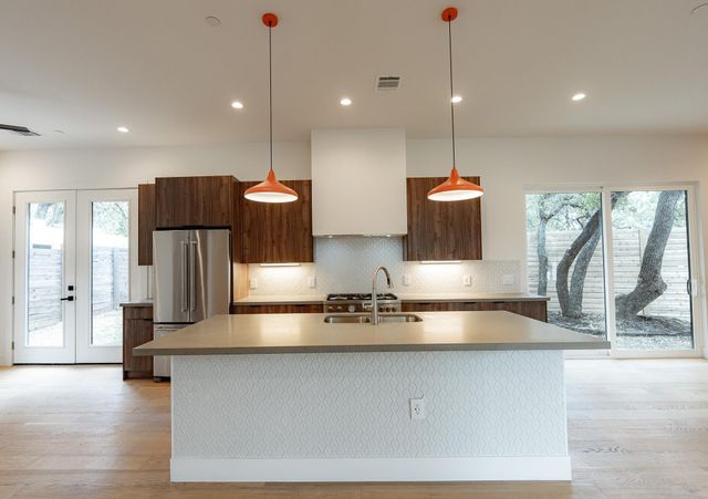 1301 Minnie DR, Austin, TX 78732