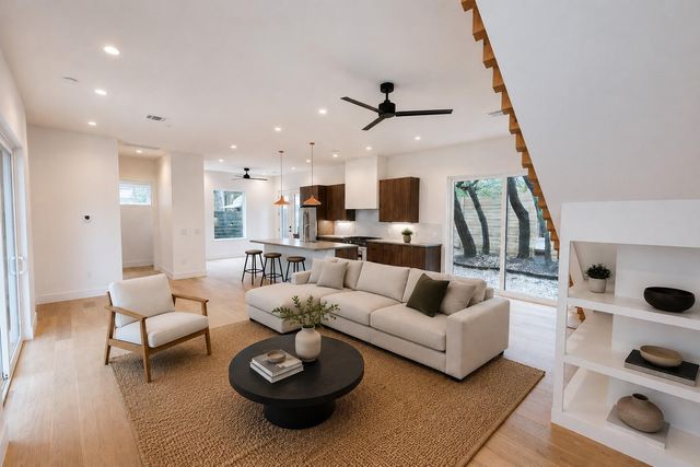 1301 Minnie DR, Austin, TX 78732