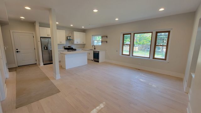 4000 Forest Avenue 1, Brookfield, IL 60513